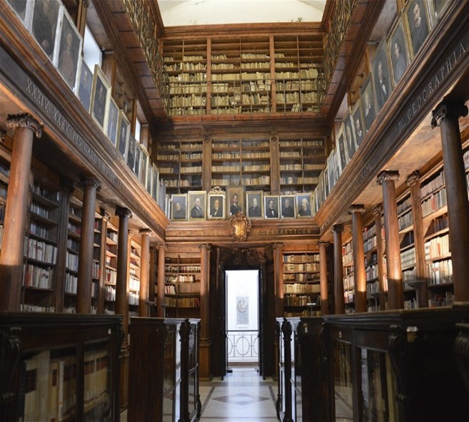 Biblioteca comunale in casa Professa